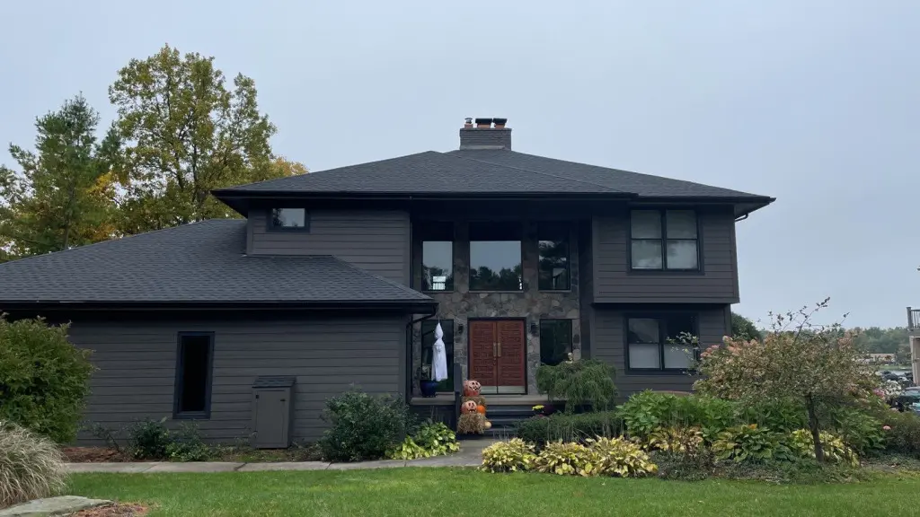 Bold Exterior Colors Modernize a West Bloomfield Township Home